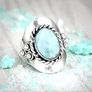 NWT Antique Emerald Embellished Alloy Ring in a size 6